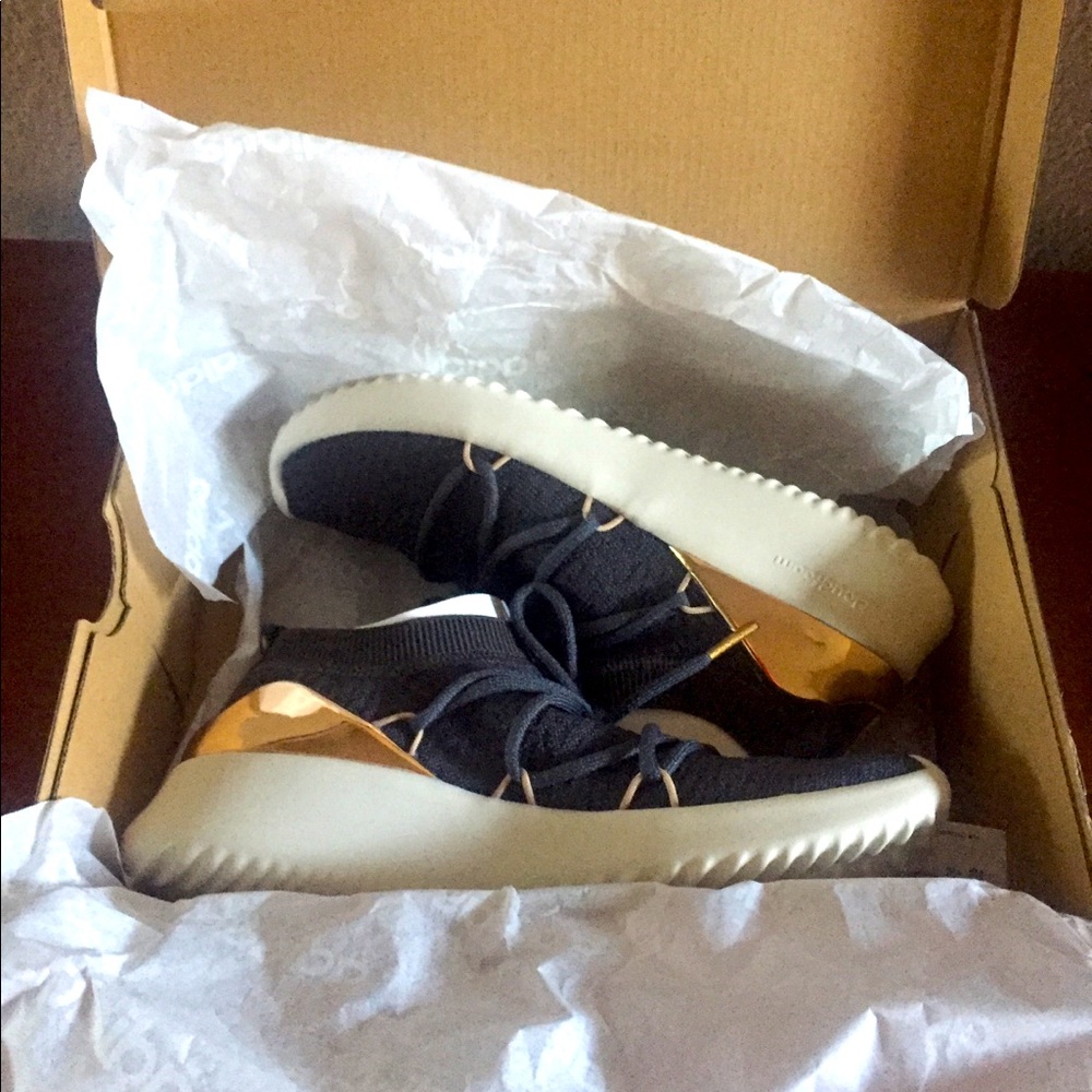 Adidas Ultimamotion Running Shoes, size 6.5